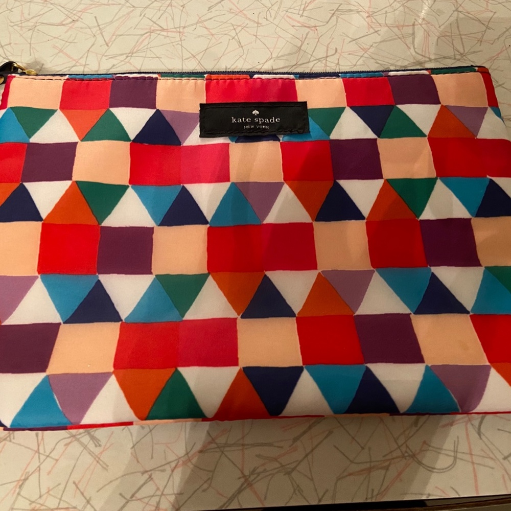 Kate Spade clutch for Qantas Air. Colorful geometric design w/ deep blue lining - Picture 7 of 8